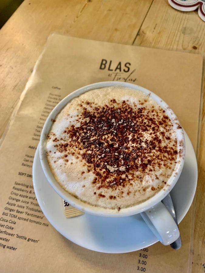Blas At Fronlas Cafe - The Heart Of Newport Ньюпорт Экстерьер фото